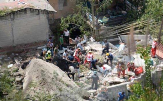 Madre e hija mueren abrazadas por derrumbe de paredón en Cuernavaca