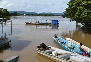 Autoridades municipales recorren zonas afectadas por la creciente del Usumacinta