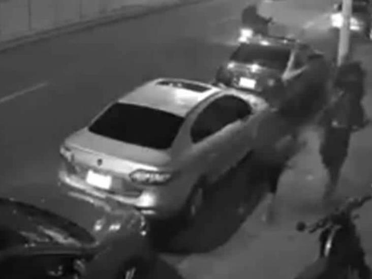 Ejecutan a joven frente a antro en Querétaro Ejecutan a joven frente a antro en Querétaro