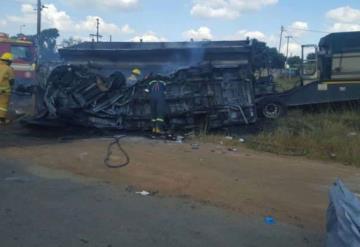 Mueren 19 menores por accidente en carretera en Sudáfrica