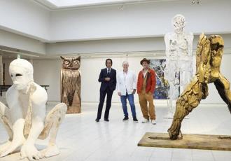 Brad Pitt debuta como escultor y presenta obras en Finlandia
