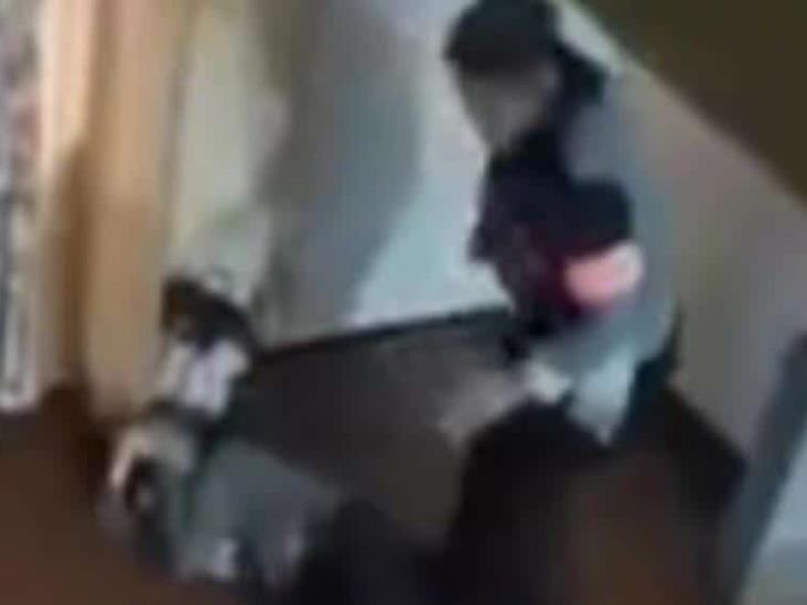 ¡Indignante! Graban a mujer dando brutal golpiza a su hijo de 10 años ¡Indignante! Graban a mujer dando brutal golpiza a su hijo de 10 años