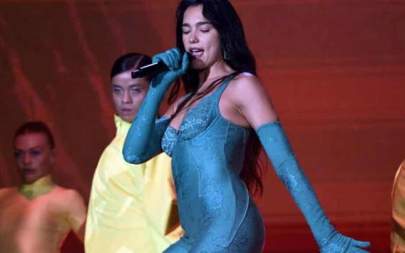 Sismo sorprende a Dua Lipa en CDMX