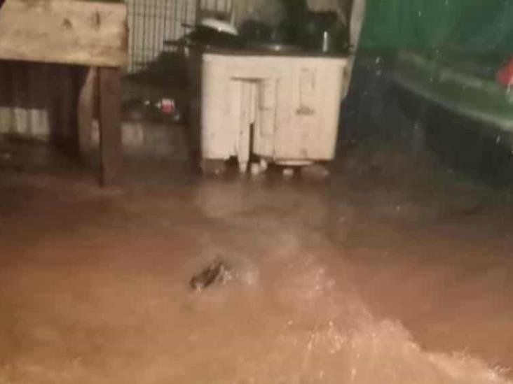 Habitantes de Balancán se encuentran bajo el agua Habitantes de Balancán se encuentran bajo el agua