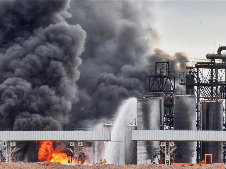Explosión en refinería de Argentina deja tres trabajadores muertos Explosión en refinería de Argentina deja tres trabajadores muertos