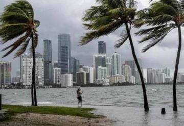 Huracán amenaza a Florida en los próximos días y declaran emergencia en 24 condados