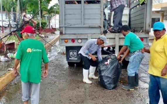 Realizan limpieza por inundaciones en Macuspana