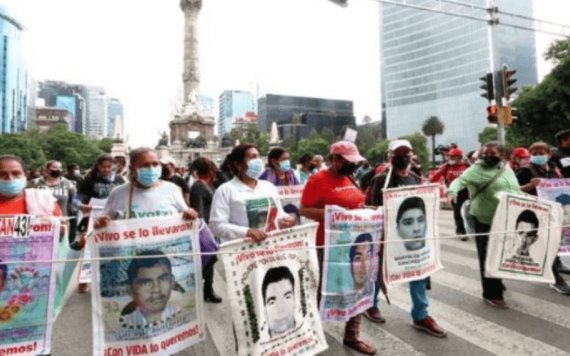 Marchan en varios estados del país por 8 años de la desaparición de los 43 normalistas de Ayotzinapa