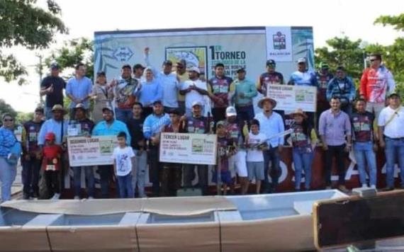 Un tabasqueño se alzó con el triunfo en el primer torneo de pesca Ecológica del Robalo en San Pedro, Balancán