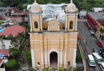 Brindan mantenimiento a reloj y campana de la parroquia Santiago Apóstol de Teapa