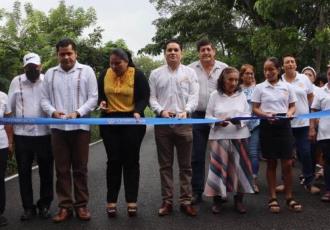 Inauguran obra de pavimentación en Cunduacán