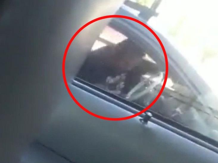 Captan a hombre golpeando a niño dentro de un auto en Ciudad Juárez Captan a hombre golpeando a niño dentro de un auto en Ciudad Juárez