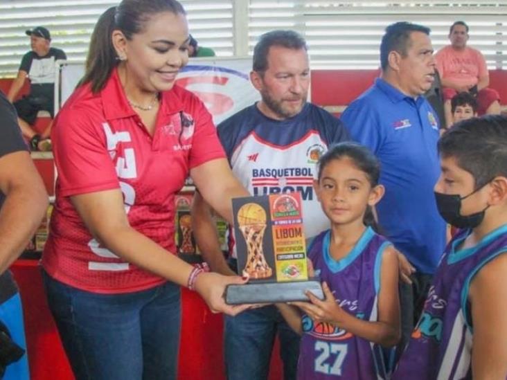 Realizan premiación e inauguración del XVI torneo de la Liga Infantil y Juvenil de Basquetbol Olmeca-Maya Realizan premiación e inauguración del XVI torneo de la Liga Infantil y Juvenil de Basquetbol Olmeca-Maya