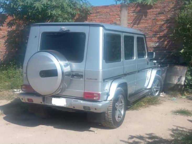 Ladrones piden a víctima que les enseñe a encender camioneta de lujo Ladrones piden a víctima que les enseñe a encender camioneta de lujo