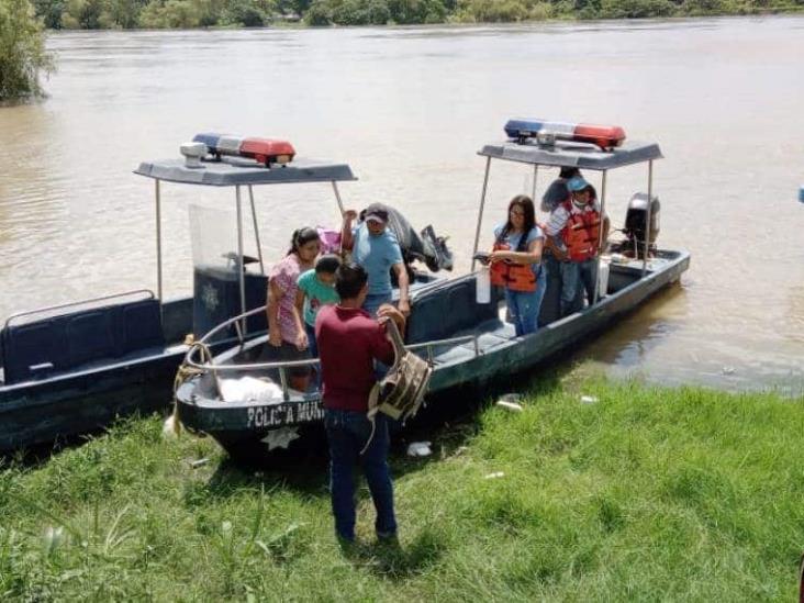 Familias de R/A. Tumbo Chinal son evacuadas, sus hogares están inundadas por el Mono Sagrado Familias de R/A. Tumbo Chinal son evacuadas, sus hogares están inundadas por el Mono Sagrado