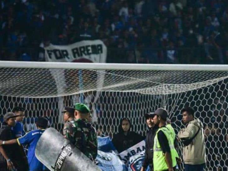 Tragedia en Indonesia, al menos 174 fallecidos en un estadio Tragedia en Indonesia, al menos 174 fallecidos en un estadio