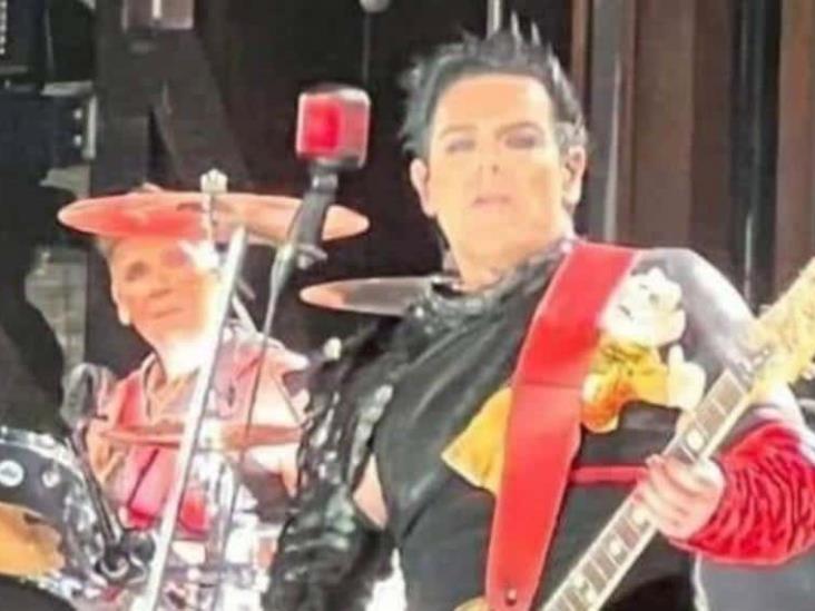 A Rammstein le agrada Dr. Simi y hasta rolas se aventó con el peluche A Rammstein le agrada Dr. Simi y hasta rolas se aventó con el peluche