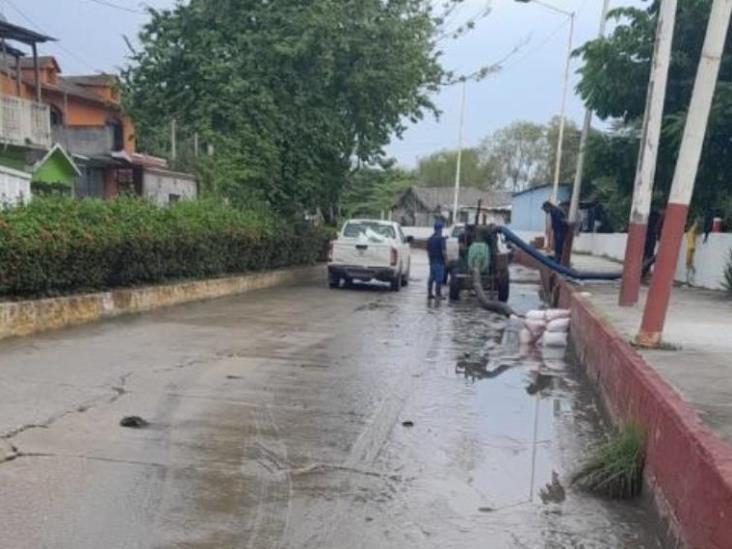 Protección Civil y SAS desalojan agua del Usumacinta en centro de Jonuta Protección Civil y SAS desalojan agua del Usumacinta en centro de Jonuta