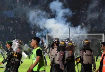 32 de los muertos en el estadio de fútbol de Indonesia son niños