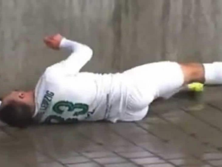 ¡Imágenes fuertes! Futbolista sufre dramático nocaut en pleno partido ¡Imágenes fuertes! Futbolista sufre dramático nocaut en pleno partido
