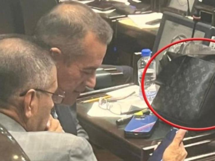 Diputado de Morena fue captado con bolso Louis Vuitton con valor de más de 50 mil pesos Diputado de Morena fue captado con bolso Louis Vuitton con valor de más de 50 mil pesos