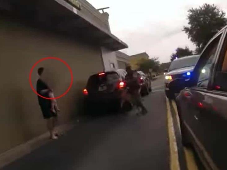 Delincuente usa a su bebé como escudo durante persecución Delincuente usa a su bebé como escudo durante persecución