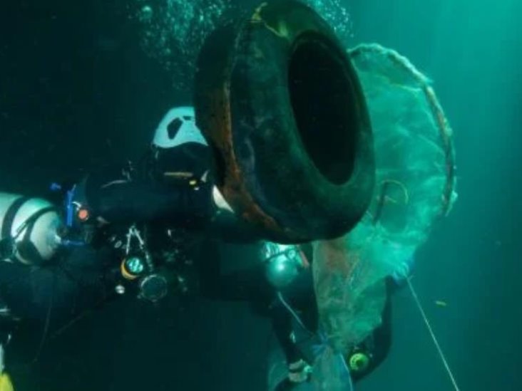 Buzos profesionales extraen basura en 77 cenotes de Yucatán Buzos profesionales extraen basura en 77 cenotes de Yucatán