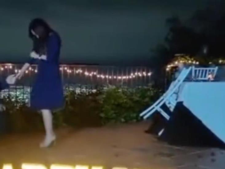 Enorme oso negro interrumpe propuesta de matrimonio Enorme oso negro interrumpe propuesta de matrimonio