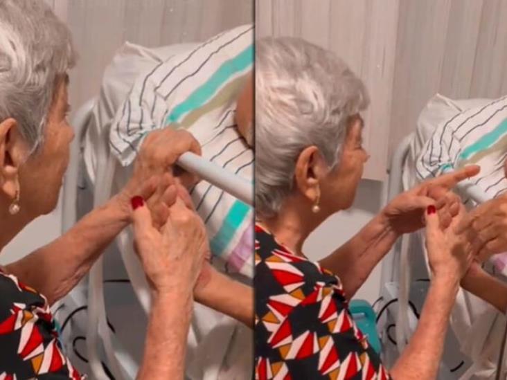 Abuelita le lleva serenata a su esposo en el hospital: cómo es mi amor por ti Abuelita le lleva serenata a su esposo en el hospital: cómo es mi amor por ti