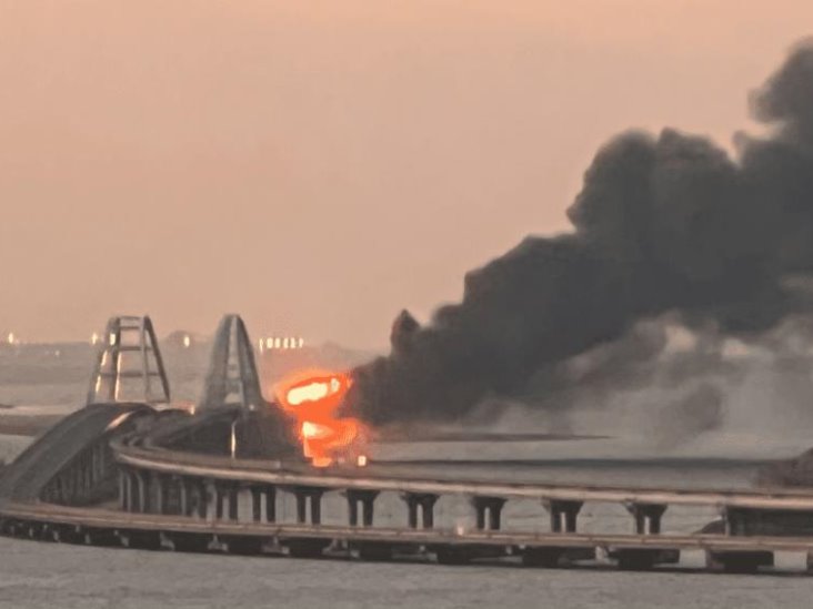 Explosión daña puente estratégico entre Rusia-Crimea Explosión daña puente estratégico entre Rusia-Crimea