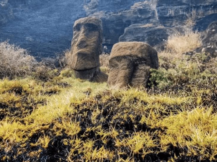 Incendio daña parte de las enigmáticas estatuas moai de la Isla de Pascua Incendio daña parte de las enigmáticas estatuas moai de la Isla de Pascua