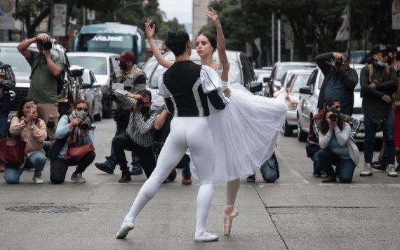 Bailarines danzan en calles de CDMX para democratizar el arte