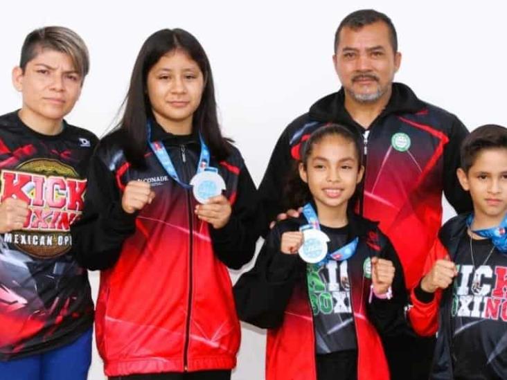 Regresan tabasqueños de Italia con medallas del Mundial Cadete y Junior 2022 de kickcboxing Regresan tabasqueños de Italia con medallas del Mundial Cadete y Junior 2022 de kickcboxing