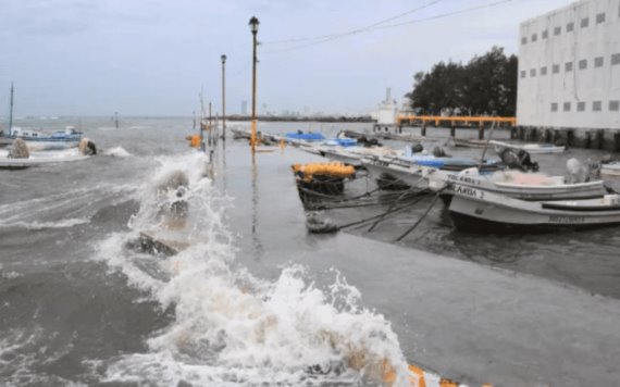 13 municipios en riesgo, tormenta tropical "Karl" se dirige a la costa de Tabasco