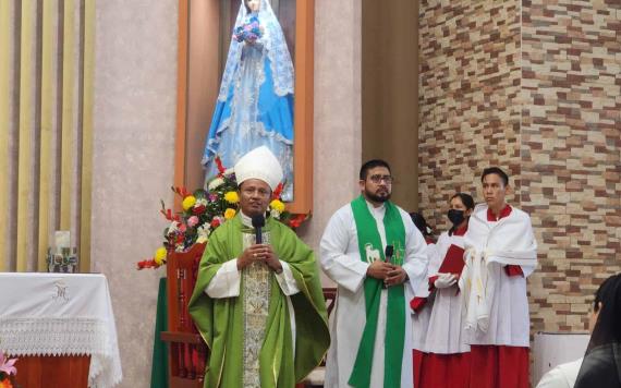 Obispo de Tuxpan, Veracruz realiza misa en parroquia de Paraíso