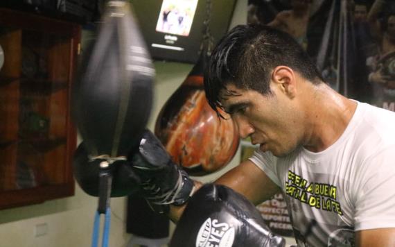 El boxeador tabasqueño Luciano "Chano" Chaparro viajó este miércoles a la Ciudad de México con la misión de neutralizar al invicto kazajo Bek Nurmaganbe