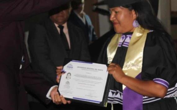 Mujer rarámuri se gradúa como abogada en Chihuahua