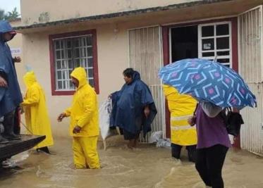 Ríos crecieron súbitamente; familias fueron rescatadas y evacuadas