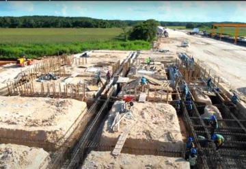 Avanza Tren Maya en estación Edzná, Campeche y obras en Muelle Beacon de Puerto Progreso, Yucatán