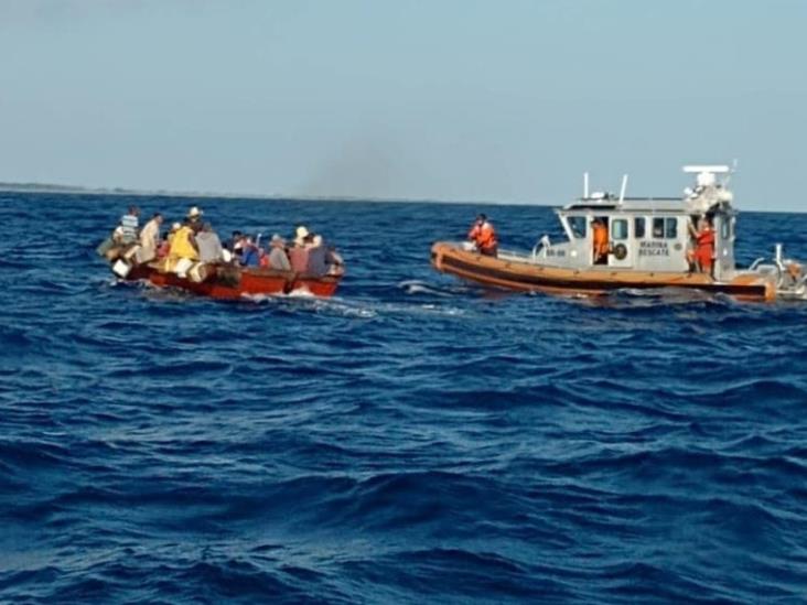 Marina rescata a 30 náufragos extranjeros en Quintana Roo Marina rescata a 30 náufragos extranjeros en Quintana Roo