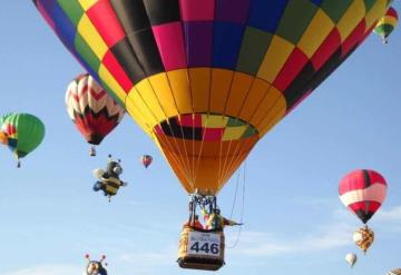 Vinos, globos y muchas butifarras en Jalpa de Méndez