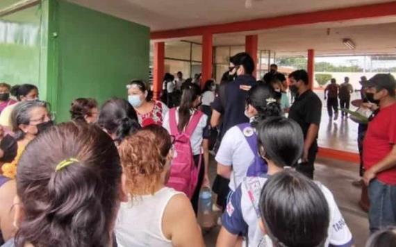 Acusan carpetazo en intoxicación de estudiantes en secundarias de Chiapas