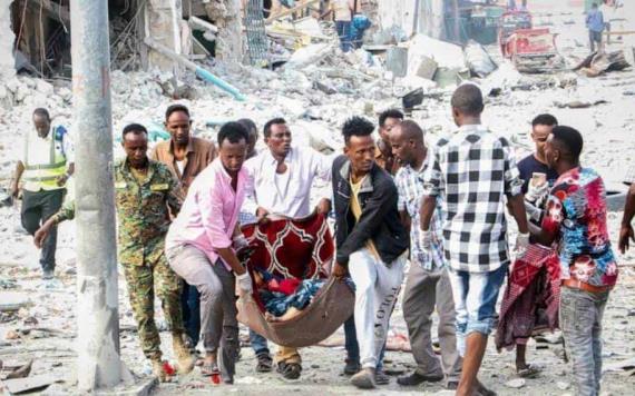 Adultos y niños murieron en un doble atentado con coches bomba en Somalia