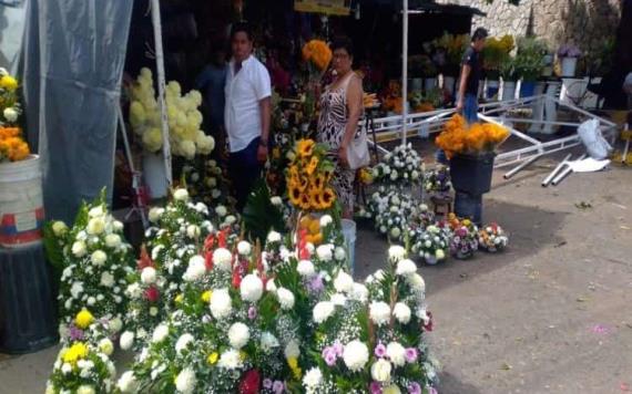 Comerciantes de flores esperan repunte en ventas por celebración de Día de Muertos