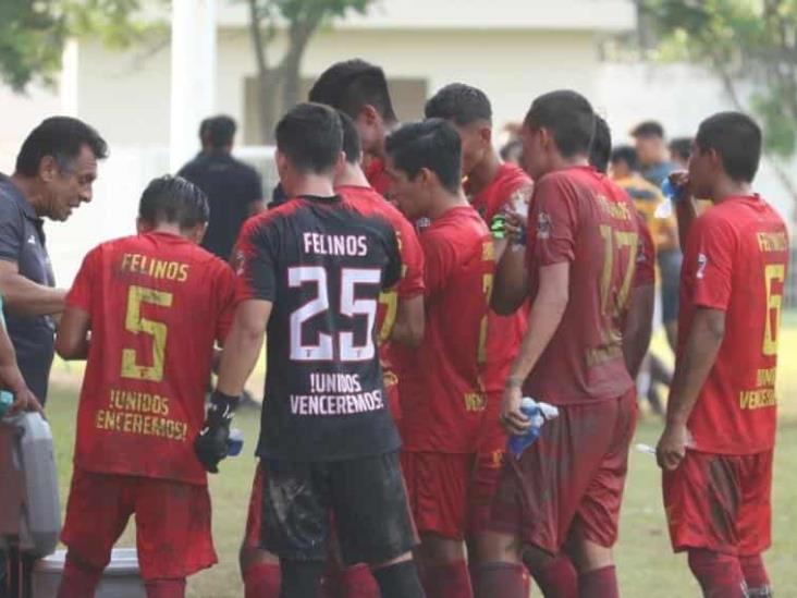 Felinos 48 volvió a perder, ahora 2-1 ante Progreso FC en la fecha 11 de la Temporada 2022-2023 de la Tercera División Felinos 48 volvió a perder, ahora 2-1 ante Progreso FC en la fecha 11 de la Temporada 2022-2023 de la Tercera División