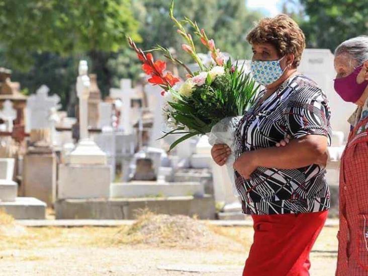 Tabasqueños tienen arraigada la tradición de adquirir la caja de muerto, pero crisis aumentó los precios Tabasqueños tienen arraigada la tradición de adquirir la caja de muerto, pero crisis aumentó los precios