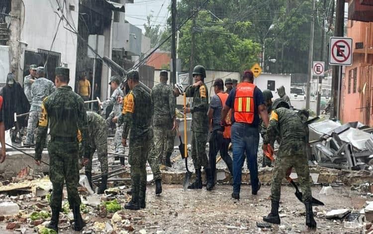 Protección Civil continúa trabajos en zona de explosión Protección Civil continúa trabajos en zona de explosión