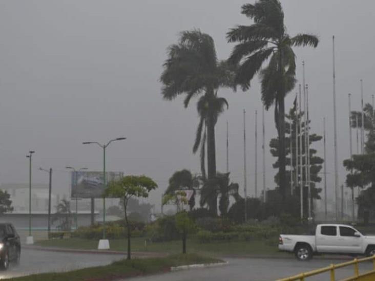 Huracán Lisa toca tierra en Belice, se enfila a Guatemala y México Huracán Lisa toca tierra en Belice, se enfila a Guatemala y México