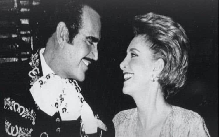 Cuquita rompe el silencio y habla de las infidelidades de Vicente Fernández Cuquita rompe el silencio y habla de las infidelidades de Vicente Fernández
