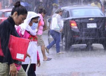 Torrenciales lluvias dejan anegaciones en viviendas y calles de Jalpa de Méndez